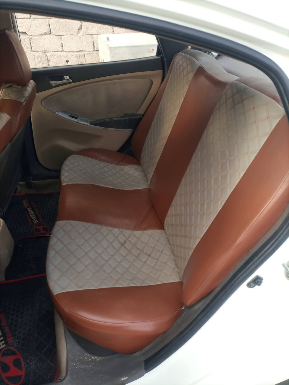 السلام وعليكم
أكسنت موديل 13 
1600 دوش خليجي 
مكينه وكير مكفولات
سياره حلوه ونضيفه
رقم الهاتف ***********
