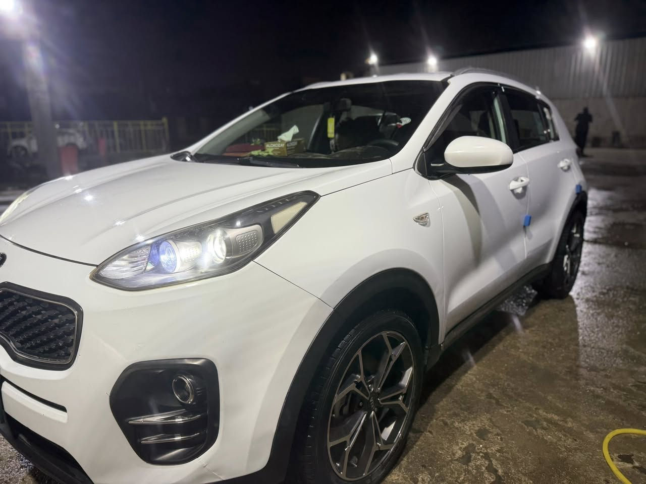 السلام عليكم كيا سبورتج ٢٠١٧ خليجي رقم بغداد مكينة
محرك ٢٠٠٠ دوش
السيارة نص فول رادار امامي خلفي 
تحكم استيرن تبريد قطعتين 
مكان السيارة بغداد 
استفسار ***********
