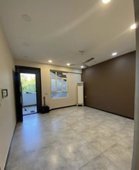 شقة 100 متر حديثة للإيجار صالة استقبال - مطبخ - غرفتين نوم   طابق ثاني...