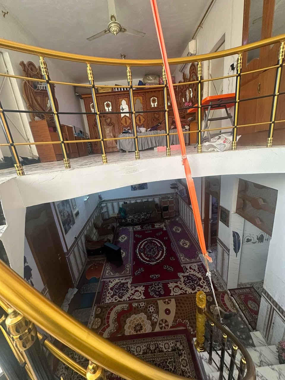 السلام عليكم للبيع بيت زراعي محاويل ابوزديره قرب القاعه الرياضيه مساحه 200بناء 2020 للاستفسار. الاتصال ***********
