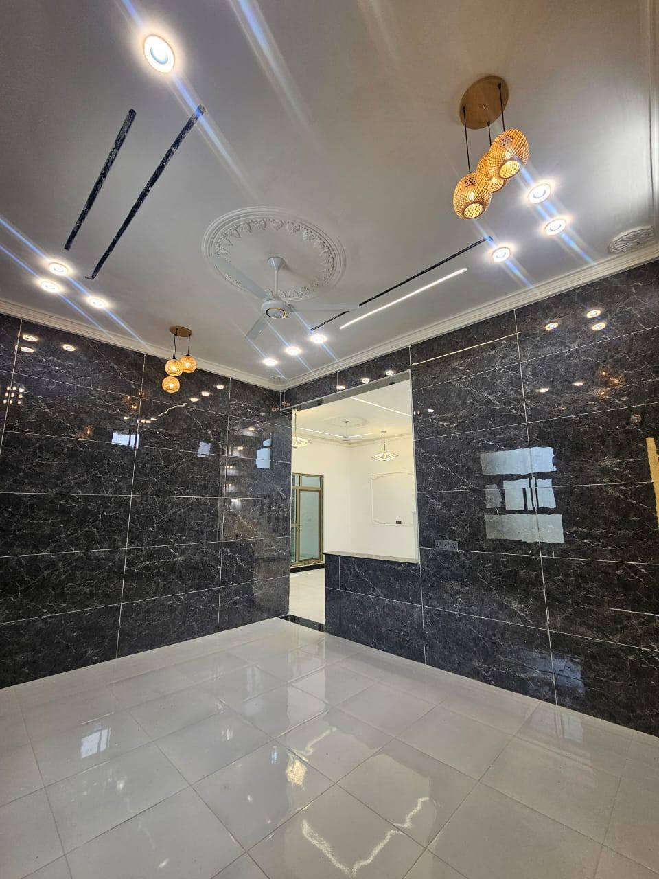 دار سكن حديث عباره عن فله طابقين ٥غرف وصالات ٢ومطبخ وصحيات ديوانيه موزع كراج شارع تبليط ١٢متر قريب للشارع السياحي الداخلي البصره ابوالخصيب محيله ***********# مساحة ٢٩٠م ابو الخصيب, البصرة
