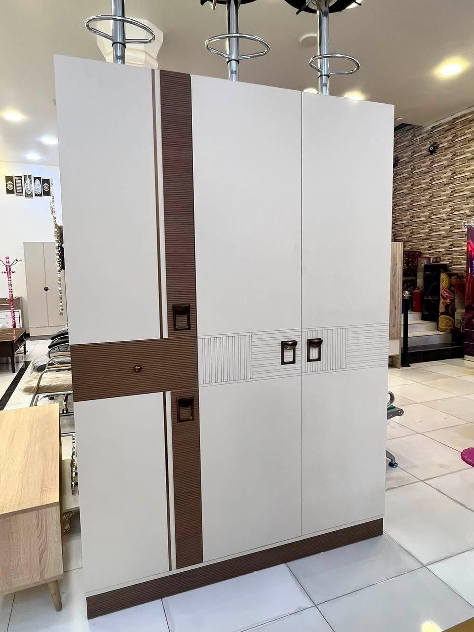 ✨ الفخامة التركية التي تليق بمنزلك.. كاش أو أقساط! ✨
تعلن شركة Turkish Home Furniture عن وصول تشكيلة ولا أروع من الكنتور التركي الفاخر بجميع الأحجام والموديلات لتناسب كل المساحات والأذواق:

🔹 كنتور 3 أبواب (سعة ممتازة وتنظيم مثالي).
🔹 كنتور 2 أبواب (تصميم عملي وأنيق للمساحات الناعمة).
🔹 نظام السلايد (الجرار) (قمة الحداثة واستغلال ذكي للمساحة).

تسهيلاً لكم، وفرنا لكم أنظمة دفع مرنة تناسب الجميع:
💵 نظام النقد (الكاش): بأسعار تنافسية مميزة.
💳 نظام القسط المريح: لتأثيث منزلك براحة بال وبأسهل الإجراءات.

📍 موقعنا: قضاء الرفاعي - تقاطع الملعب - قرب مدرسة الشباب.

📞 للاستفسار والتواصل: *********** (متوفر واتساب)
📩 أو عبر مراسلة الصفحة مباشرة.
أهلاً وسهلاً بكم، نتشرف بزيارتكم! ❤️
