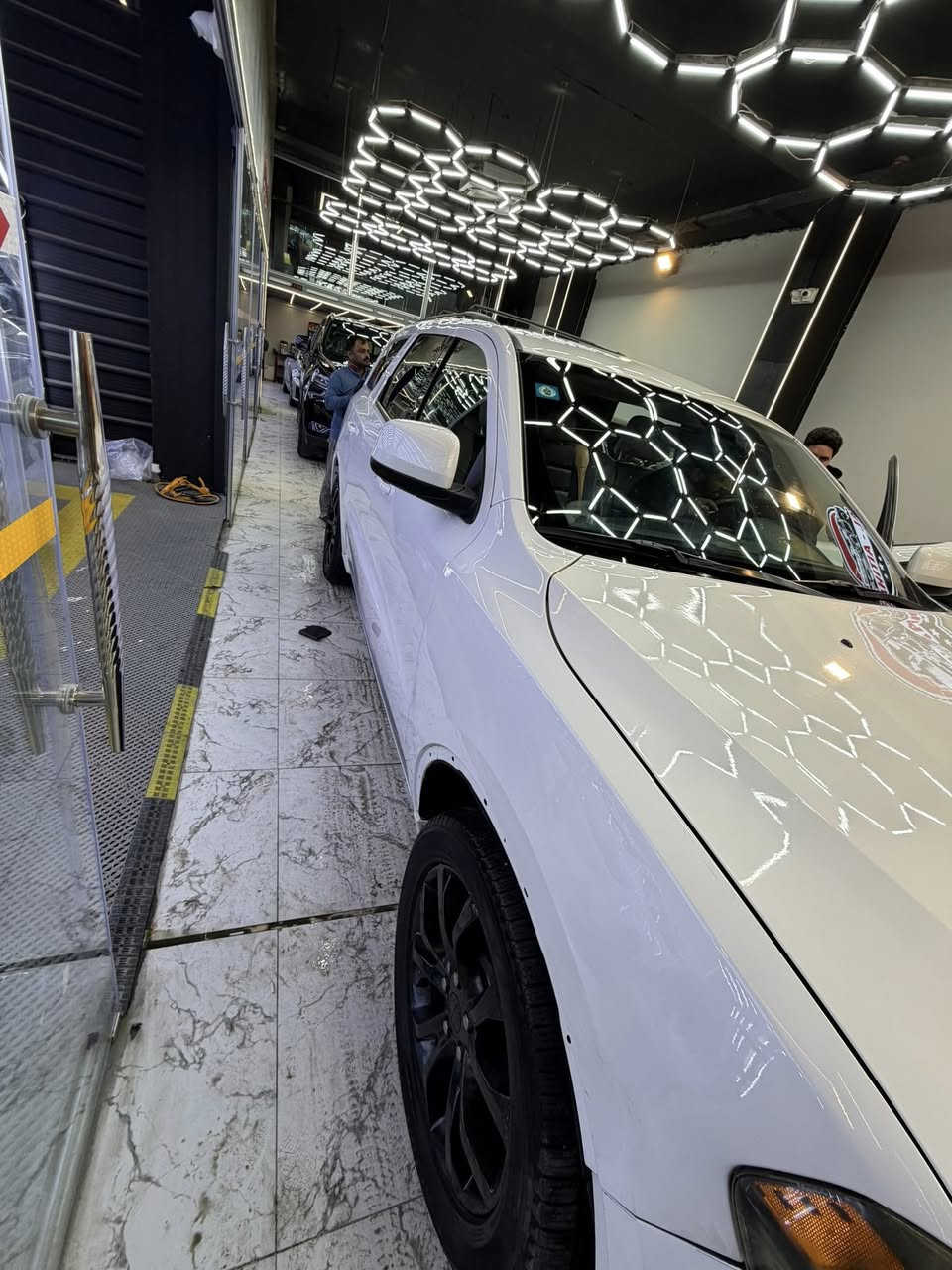 🛑 السلام عليكم

 Durango SXT Plus🛑 

2018🛑

🛑رقم بغداد 

🛑نص فول

🛑كشن كهربائي. 

🛑شاشه لمس

🛑تحكمات ستيرن 

🛑أربع قطع تبريد  

🛑خاصيه تعتيم مرايا الوسطيه 

🛑توقف ذاتي عندً الرجوع 

🛑هيتر مرايا جانبيه

🛑كشن منفصل 

🛑كشنات جلد بلاد
 
🛑ماشيه 142الف

🛑سته راكب 

🛑مسند الصف الثالث كهربائي

🛑صور الحادث مرفقه مع الصور  وتصلحت بامريكا 

🛑باسمي تحويل ثاني يوم 

🛑مكاني المنصور الداودي ***********
