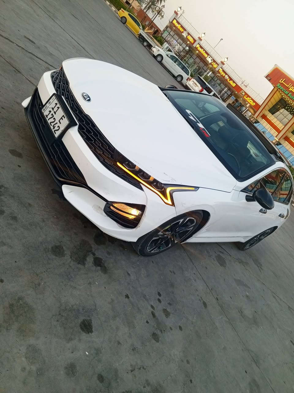 🔥 يا الله –  🔥
***********🚘 K5 موديل2021– GT Line
✨ فووول الفووول (1/1)
📍 رقم بغداد جديد
🎨 لون ابيض مميز – داخل أسود بلاد 🔥
🔹 بانوراما
🔹 شاحن وايرلس
🔹 رادارات (أمامي + خلفي + جانبي)
🔹 بصمة دخول وتشغيل
🔹 هاندبريك بصمة
🔹 4 أنظمة قيادة
🔹 أبواب بصمة
🔹 لايت LED متغير
🔹 تحكمات ستيرن
🔹 أوتو هولد
🔹 شاشة جبيرة
🔹 كاميرا 360 (دوارة)
🔹 صندوق بصمة
🔹 كشنات تدفئة
✨ إضافات خاصة:
▪️ كفرات يدات أبواب
▪️ إنارة داخلية (مود لايت)
▪️ لايت متغير إضافي
▪️ كفرات مرايات (ستايل بات مان 🦇)
▪️ سكوبات جام + إضافات أخرى
📌 السيارة نظيفة ومميزة وجاهزة من كلشي
   🔁 بيع فقط
   سعر165$ بيها مجال قليل 
📍
