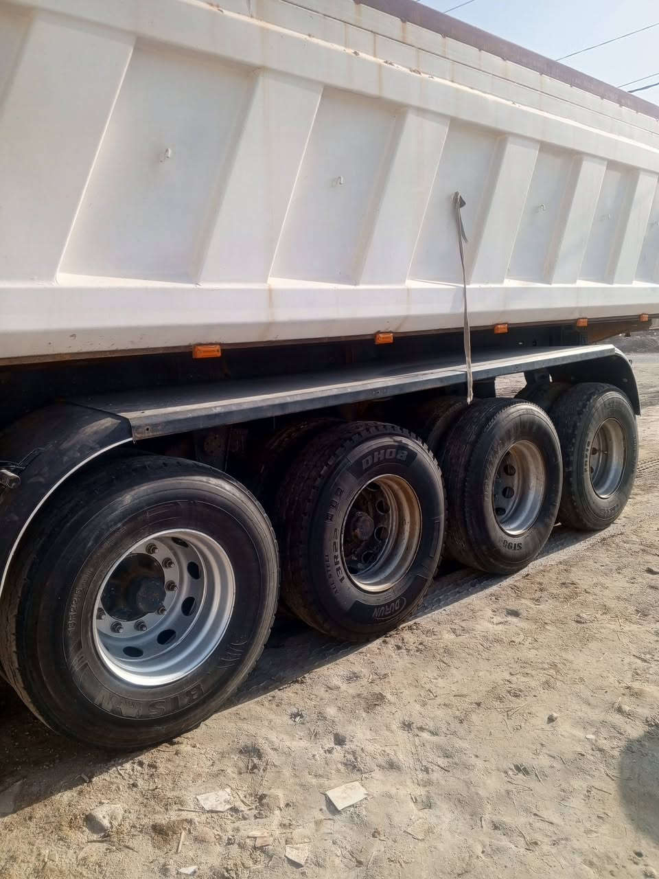 السلام عليكم عربانه نساف للبيع ذرعه 29ويه التعلاوه اربعه دنكير جاهزه للعمل نظيفه العربانه السعر125اوبيه مجال ***********
