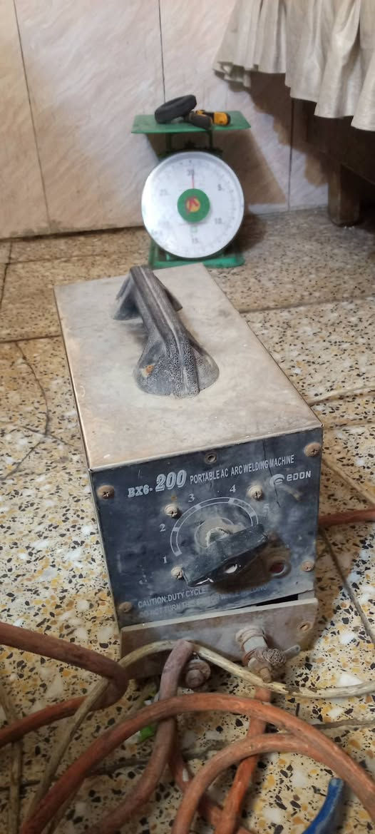 سلام عليكم اخوان مكينه لحيم البيع مكينه قديم السعر 75او بيها مجال حك الجيه المكان بغداد شارع المعهد الرقم ***********
