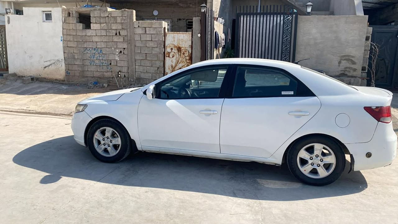 سلام عليكم سيراتو ١١ للبيع!  
سياره مرتجيه صفح صبغ عام بدون داوخل 
گير و محرك بشرط 
بيها بطاقه بانزين و منضومه غاز 
السياره بسمي شرط تحويل سنويه ل٢٩ 
السعر ٧٠ بيها مجال حك الجيه 
***********هاتف 
*********** واتساب فقط
