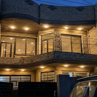 ما هي مساحة البيت؟:   متر150 كم عدد الغرف والحمامات في الداخل؟:  في غر...