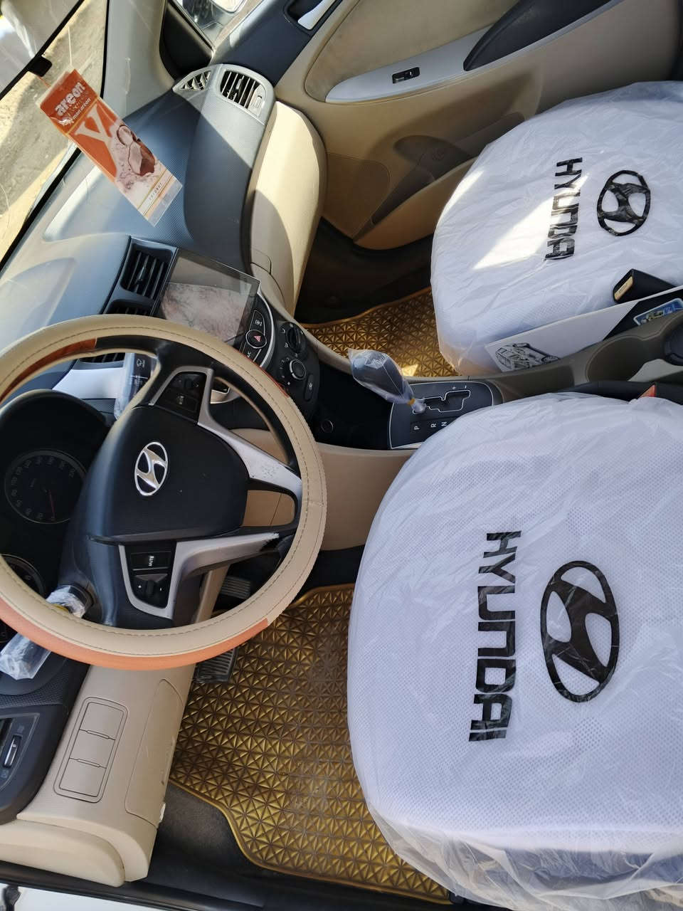 السلام عليكم. اكسنت موديل 2016 خليجي كفالة عامة شرط السونار مكينة وكير مكفولات تبريد تدفئة  حدادية جديدة تخم تاير جديد فول مواصفات  لايت زنون غرفتها جديدة حجم المحرك 1600 دوش بدون اي صبغ ولا تبديل رقم ميسان راعيها في ميسان مكانها في ميسان نهاوند سونار جديد موجود السعر 110 وبيها مجال ***********
