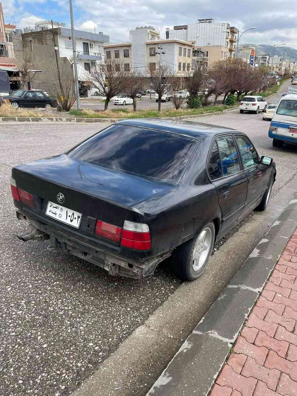 مۆدێل ١٩٩٢ ..
٥٢٠ گێر عادی . تاقم وایەر بووش . ئارمو ئەوەلیات بەشەرت . تازە بۆیاخ . بەرگە درگای فۆرمیکا . گەرمی ئیش ئەکات . بێ تەقەو رەقە . مەکینەی دووکەڵێکی کەمی هەیە ..***********
٢٧ مەجالیکی کەم سلیمانی السليمانية, العراق
