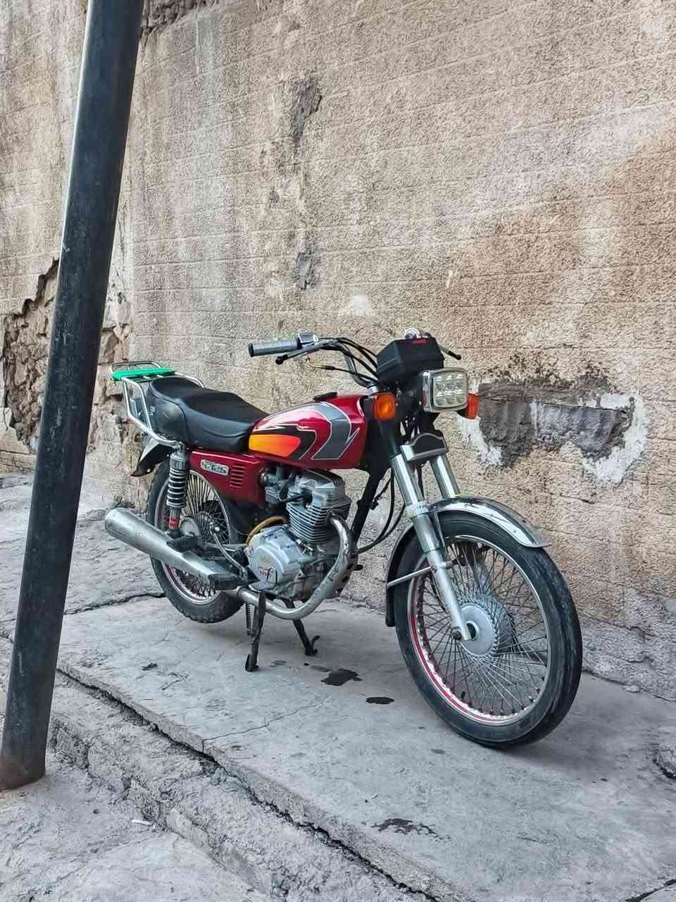 السلام عليكم دراجه بارت عينتاي خمس 9 موديل 2018 مبدل بس بستن او ولفات او ملف  دراجه خير من الله تحريكه معدل نار 🔥ويارمينه كلها شغاله اشاير لايت بك لايت بس يعوزو شحن باتري شوي اضعاف  دبلات ماي  
كلشي مايعوزا 
السعر500 وبي مجال لل طيبين 
العنوان موصل الجانب الايمن وادي حجر 
رقم ***********
