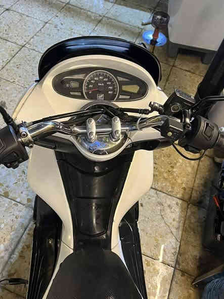 السلام عليكم بي سي اكس PCX لون صدفي مميز بدون صبغ بلاديه دراجه خرسه شلعه معدل 120 تدفئه بل يدات لايت عالي ناصي نشرات جرس اشاير 🔔 
مليون و 200 
***********
مكان بغداد
