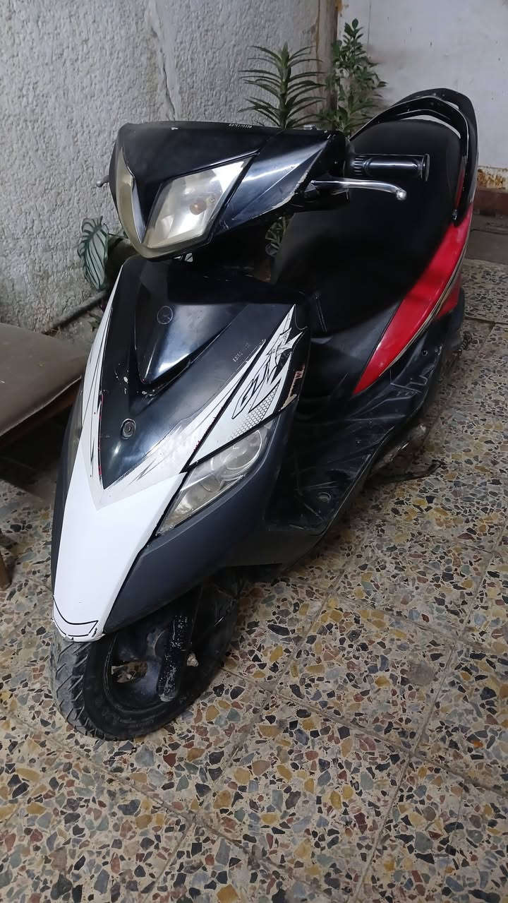 سلام عليكم دراجه للبيع ثعلب دراجة نضيفه وحلوة سلف هندر كابريته الاصلي البلادي كهربايئات شغاله مابيه نواقص بس عدا بريك الامامي سعر ب٤٥٠قفل *********** مكاني بغداد الحريه
