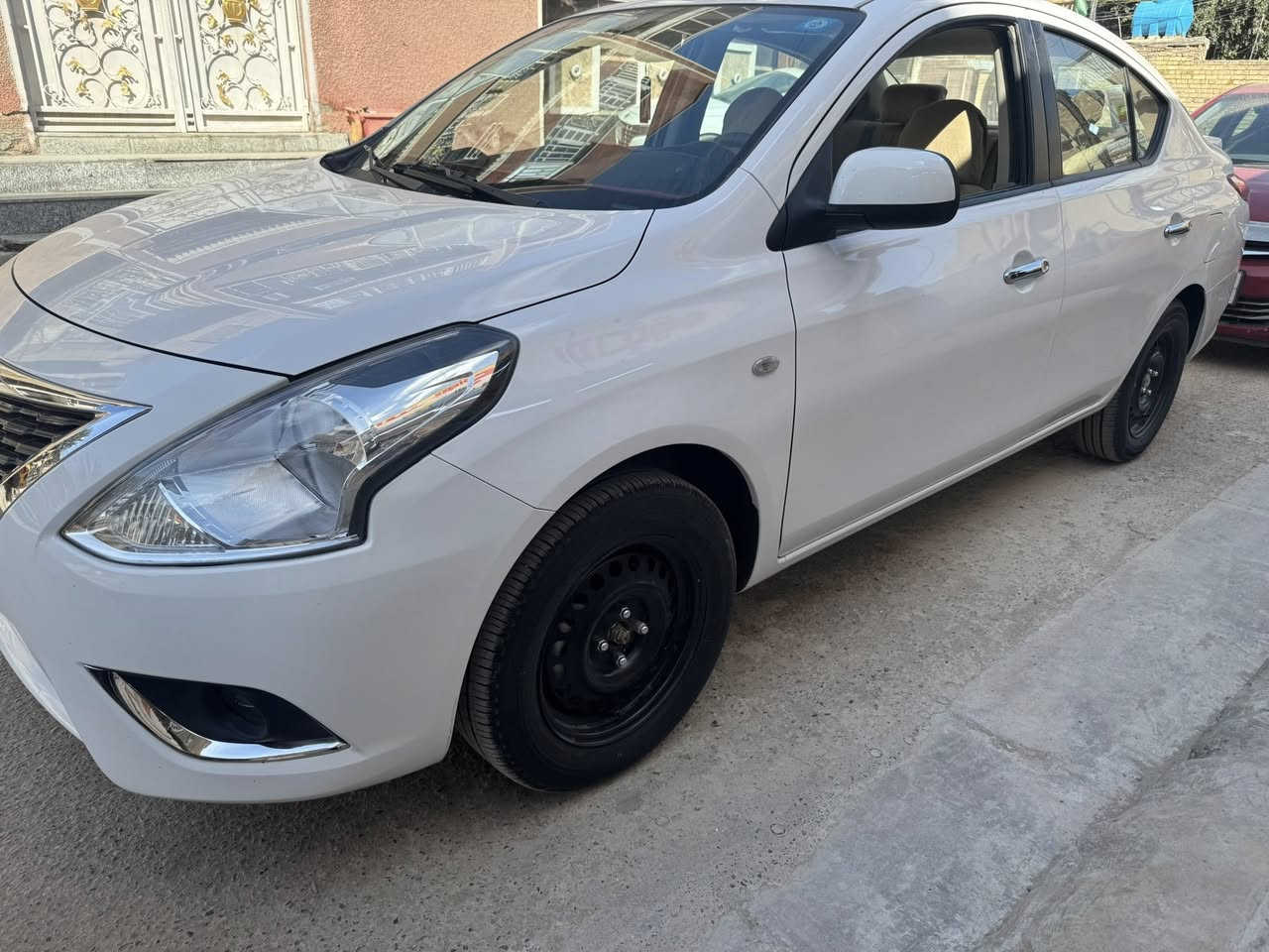 نيسان سني هندي بليته زركه  زيرو سياره ماشيه8000 موديل 24 سياره ع وضعيه شركه تايرات شركه سبيرهه غراضهه كتلوكات كلهه ع وضعهه شباك جديد رقم بغداد باسمي 
***********
