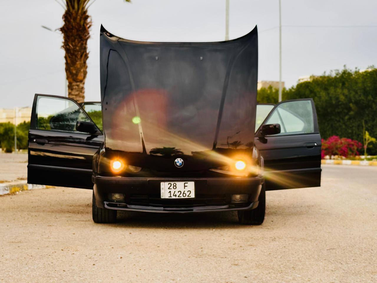 السلام عليكم 
للبيع 540i 
السياره متعوب عليها 
وكلش حلوه وجديده 

تخم تاير مع ويل كب m5 بأخر صوره
 غير الي بيها هسه

داخل اسود كارتير كشنات كهرباء 

السياره كت m بلادي دعاميات امامي خلفي سبايدر كله اصلي

رقم انگليزي بأسمي سنويه لل30

تبريد ثلج حداديه استوني مسويها

محرك استوه مبدله جديد جديد وارد يابان 

بگلايت دخاني اصلي لايت دخاني صليب اصلي 

سستم صوت اصلي مع سيدي سوني اصلي 

سستم صوت صالنصه ابو التحكم صوت رعب بيها

انطلاقه بالسياره صاروخ العقل الي بيها مزود چب 

السعر 88وبيها اشويه مجال  

العنوان النجف اتصال ***********
