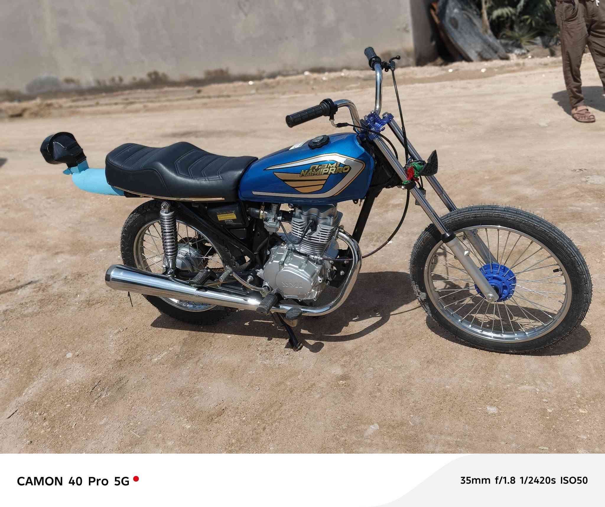 السلام عليكم دراجه للبيع 26 عمرناه قبل العيد بيوم اوراق مقفوله كفاله عامه اريد تفاصيل خابرني على الخط 900 وبيها مجاشي بسيط***********
