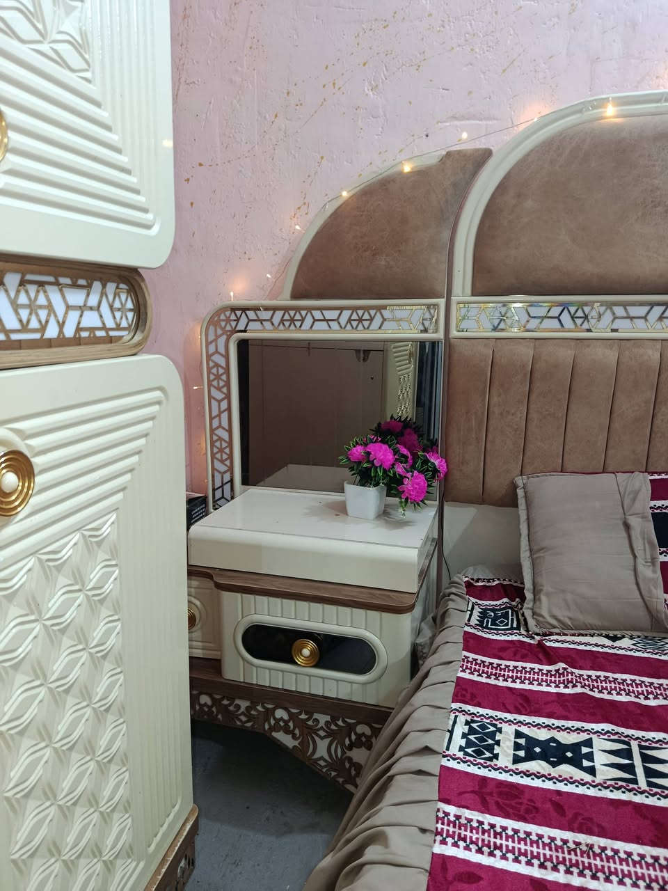 غرفة تركية ضخمة كلش نضيفة سعر 650 ويا مندر مكانة البصرة الحيانية ‏‪0778 126 7485‬‏
