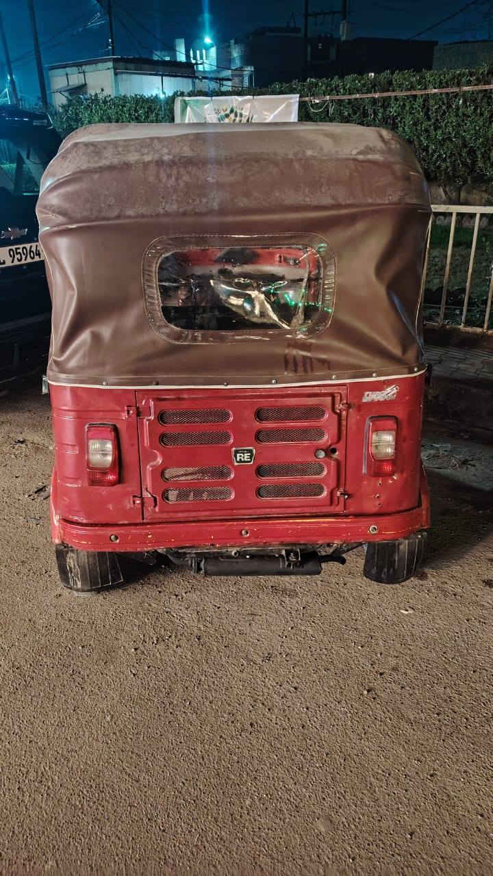 سلام عليكم تكتك مديل ١٨ للبيع رقم وسنويه واسط تحويل وين ميعجبك  ثاني يوم سعر ٤ ونص وبيه مجال رقمي *********** مكان بغداد حي النصر
