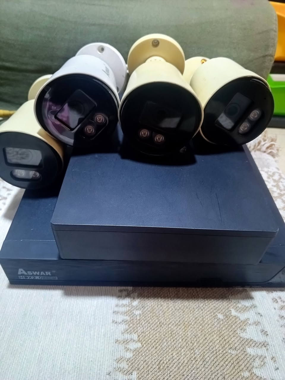 السلام عليكم من رخصه المدير للبيع منظومه كامرات نوع اسوار 4 جنل 2 ميكا ليلي نهاري ملون واحدة صوت وصورة   مع هارد تخزين 500 كيكا مع محوله وماوس ويو اس بي( تي ستار )100واط سعرهن 150ألف مع ماوس وشاحنات وايرات وتوصيلات وسكن بغداد تليفون واتساب ***********
