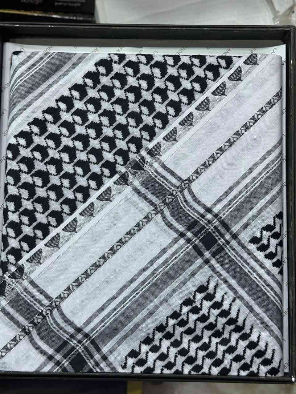 👑 توفر الشماغ – كافة الموديلات الفخمة 👑  

الآن متوفر لدينا أجمل موديلات الشماغ الأصلي بجودة عالية وأناقة تليق بالزي العربي 

✔️ الكوبرا  
✔️ أكاف  
✔️ النحلة  
✔️ الديوان  
✔️ الريس  
✔️ لندن

⭐ خامة ممتازة وثبات بالألوان  
⭐ مناسب للمناسبات واللبس اليومي  

📍 العنوان: واسط – الصويرة – السوق الكبير  

📩 للحجز والاستفسار مراسلتنا خاص أو واتساب  

#الشماغ  
#شماغ_عراقي  
#الزي_العربي  
#أناقة_الرجال  
#العراق  
#واسط  
#الصويرة  
#بغداد  
#النجف  
#كربلاء  
#البصرة  
#الموصل  
#كركوك  
#اربيل  
#السليمانية


**إذا كنت صاحب هذا الإعلان وتريد حذفه لأي سبب، رجاءا أرسل رسالة إلى الدعم الفني**