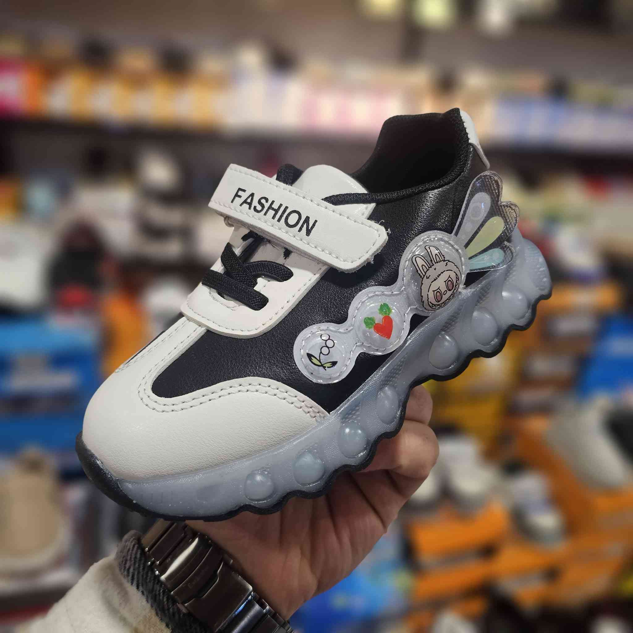 جديد ترانشوز بناتي 
اسفل لايت وطبي 💯💯
مريح باللبس عل رجل الطفل 
قياسات ٣٠/٢٩/٢٨/٢٧/٢٦/٢٥

⭕ العنوان موصل حي المهندسين مول قوارير
      الطابق الثاني 

⭕يوجد توصيل داخل الموصل 

⭕هاتف ***********

⭕هاتف ***********
