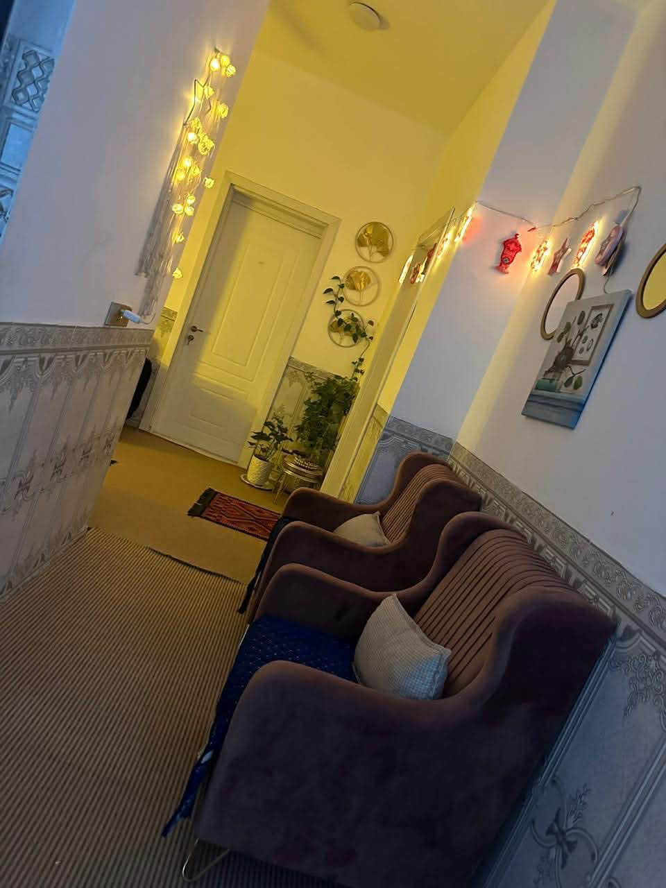 دار للبيع طابقين موقع مميز مساحة 200م سكن أو استثمار بناء حديث ودرجة اولى طابو زراعي سند 25 مكاتبه ووكاله ماء وكهرباء وتبليط وخط مولد ومجاري وإنارة شارع عرضه 10م الاول استقبال وثلاث غرف نوم وصالتين ومطبخ وصحيات وكراج الثاني غرفتين نوم وصالتين ومطبخ وصحيات بعقوبة خلف قاعة فينوس للاستفسار خاص او على هاذ رقم ***********
