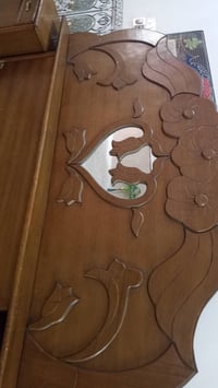 ملحقات غرفه للبيع نضيفه جداً خشب قوي مابيه اي ضرر السعر 150وبيه مجال ب...
