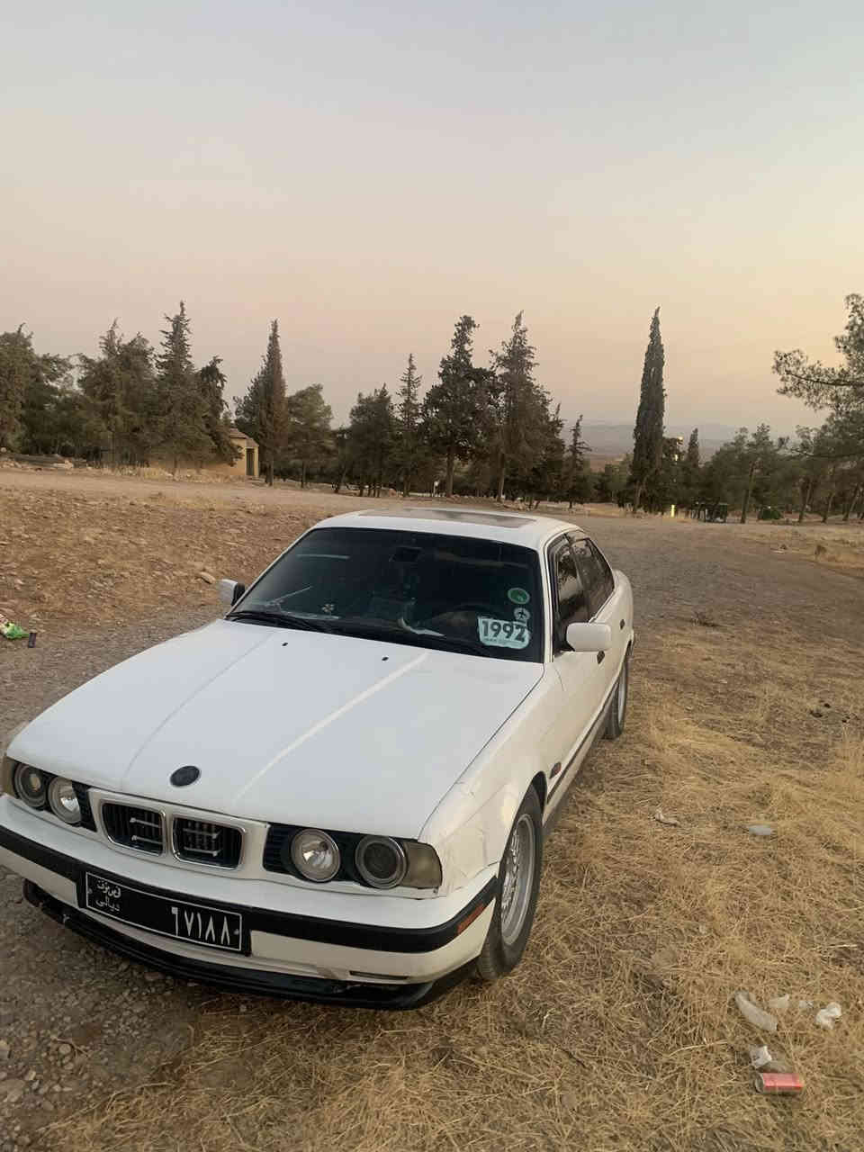 بــیئــیم مۆدیل ١٩٩٢
ئاڕم پلاستیک دهۆک 
مەکینە ٥٢٥ دەبڵ دیجی تەڵ
گیرئۆتۆماتیک 
سڵایت
شاشە ئایپات بەســتراوە 
لایت ئەڵقە 
جوار تایەو ویلی نوێ لە ژێرە 
ویــل حەسیر
بــیلاد پەردە 
دوجام کارە بایی 
پــێش پــان 
ســبوخ عــام
بــەشەرتی ئاڕمو ئەوەلیات 
نرخێ ٤٠ گەڵاو مەعامەلە شوێن کۆیە 
***********
***********
