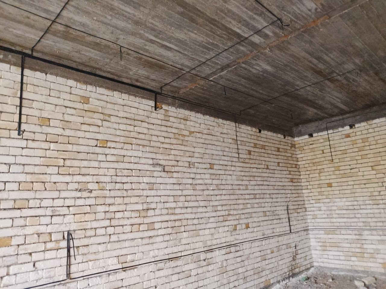 السلام عليكم فني كهرباء ⚡
متفرغ للصيانة وترميم المنازل
تئسيس المنازل والمحلات 🏘️ 
عمل سيمز بوري شغل مرتب بسعر مناسب 
تنظيم البوردات بأسعار مناسبة عنوان كربلاء
للتواصل 
‏‪***********‬‏
***********
