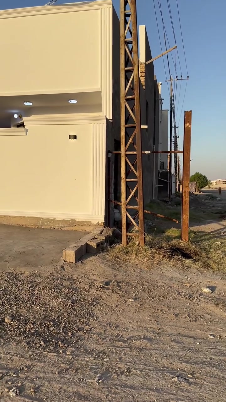 دار المساحه ١٠٠ متر طابق أو نص الوجه 5 ول نزال 20 يتكون من ثنين غرف نوم أو حولي أو مطبخ أو صاله وتلث حمامات بيت حديث أو نضيف جدا سعر 68مليون أو بي مجال ***********
