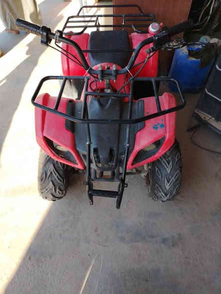 دراجة شحن نضيفة بدون نقص تايرات ٢ جديد ٢ نص عمر بطاريات جديد شاحنه جديدة تمشي أمام وخلف رقم الهاتف ***********. واتس ساب موجود بغداد
