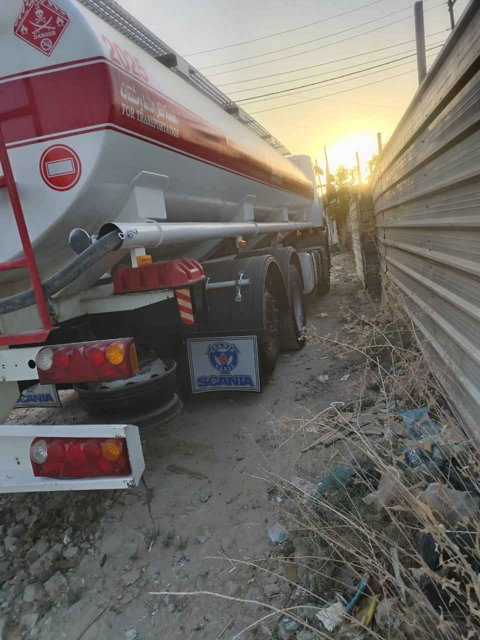 من  خصه الاكروب تنكر للبيع موديل ٢٠١٥رقم اربيل بسمي تكيال دوره جديد حموله ١٨الف جي بي اس مكينه ٦سلندر انجكتر كير ١٢نمره عرجه مكان بغداد اولاتصال على الرقم ***********
