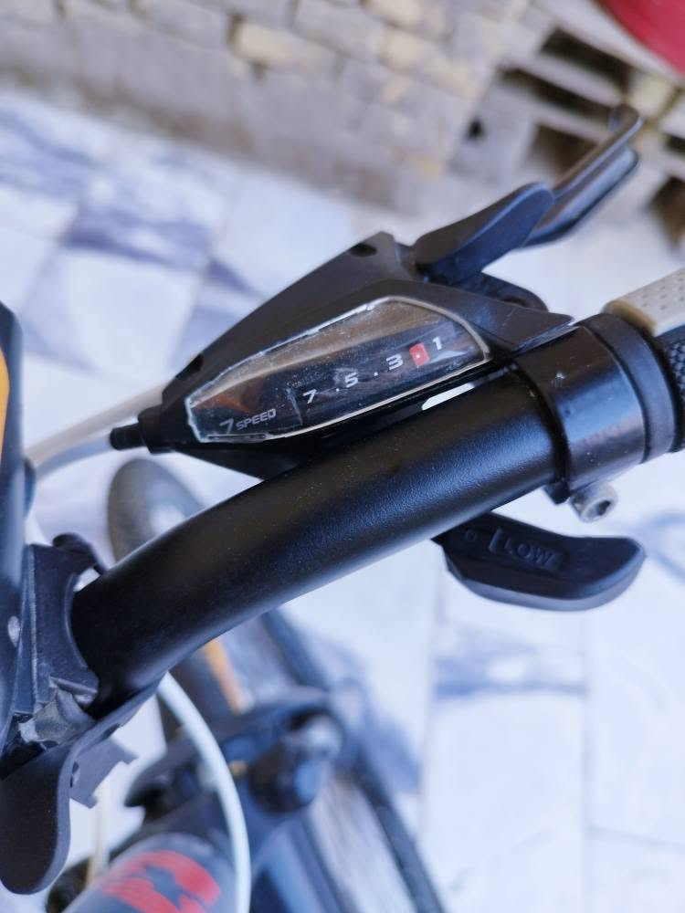 للبيع بايسكل BTWIN Rockrider ST 100

إطار ألمنيوم خفيف

7 سرعات خلفي  Shimano

3 سرعات أمامي 

فرامل دسك أمامية وخلفية

مساعد أمامي
مع حامل موبايل وحامل مطاره +رفرف خلفي وستاند

بحالة جيدة لم يستعمل اكثر من شهر

السعر: (135) وبيه مجال للشراي ناصرية, ذي قار


**إذا كنت صاحب هذا الإعلان وتريد حذفه لأي سبب، رجاءا أرسل رسالة إلى الدعم الفني**