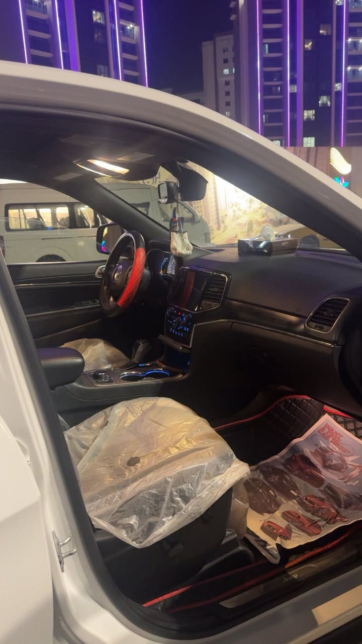 جيب شيروكي موديل 22 مستعجل ع بيعتهه لغرض عندي ضرف  ماشيه 83 المراسله او اتصال ***********
