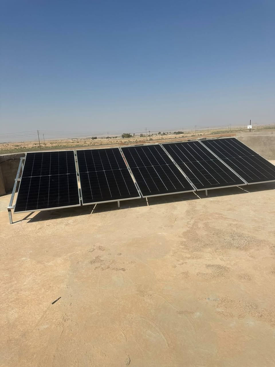اليوم الخميس الموافق 16/07/2026
تم بعون الله إكمال نصب  وتشغيل منظومتين للطاقة الشمسية. 
* المنظومة الأولى: في #قضاء #مندلي. #الجسر 
تجهز 10 أمبير نهارا  6 أمبير ليلا وتتكون المنظومة من:-
1-ألواح شمسية عدد 5 قدرة اللوح الواحد 620 واط
2- بطارية نوع ليثيوم قدرتها 5 كيلو واط
3- أنفيرتر قدرته 6 كيلو واط
4- بورد خاص بالمنظومة متكامل الحماية
5- هيكل حديد مغلون مقاوم للصدا

* المنظومة الثانية. في #قضاء #مندلي. #الندا 

تجهز 6 أمبير نهارا  5 أمبير ليلا وتتكون المنظومة من:-
1-ألواح شمسية عدد 3 قدرة اللوح الواحد 620 واط
2- بطارية نوع ليثيوم قدرتها 5 كيلو واط
3- أنفيرتر قدرته 6 كيلو واط
4- بورد خاص بالمنظومة متكامل الحماية
5- هيكل حديد مغلون مقاوم للصدا

#ملاحظه: لانعمل ببطاريات التجميع الرديئة. 

بإدارة #عمر #ياسين  
و #حسن #شيرازي 
للأستفسار أكثر الأتصال او مراسلة الأرقام  التالية
***********
***********
