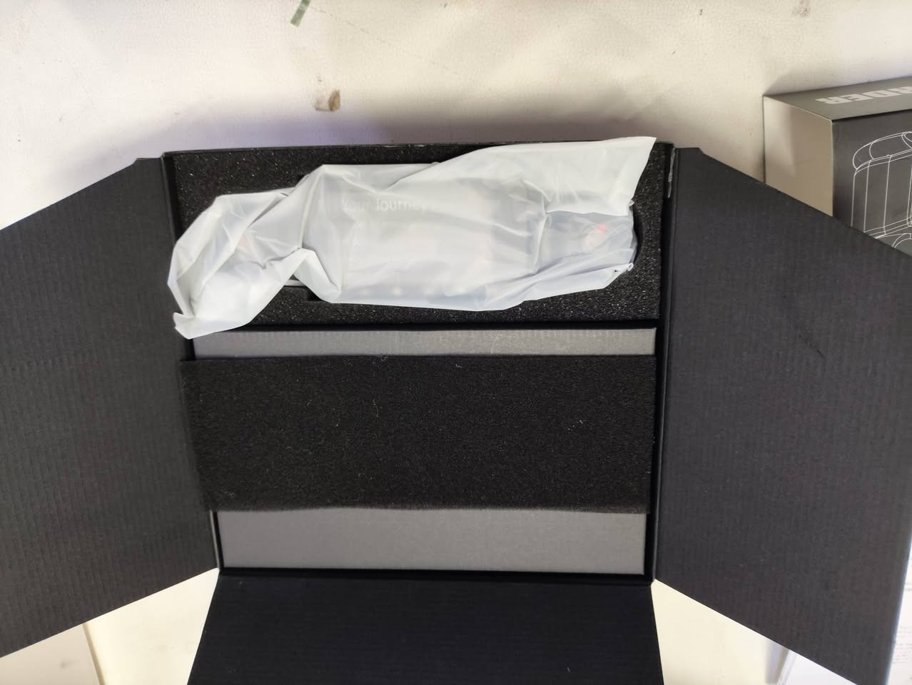 ماركه من الديج ال معروفه غنيه عن تعريف تشتغل شحن
منفذ تايبسي مثل ما واضح بلفديو
داش كام 4 كامرات رئيه ليليه
 بلشعه تحت الحمراء واي فاي نظام تحديد المواقع 24h شاشة ركن السيارة 4 عدسة HD 1080P مسجل فيديو APP التحكمم
سعر 55 غير قابل لتفاوض جديده
اخر قطعه باقيه


**إذا كنت صاحب هذا الإعلان وتريد حذفه لأي سبب، رجاءا أرسل رسالة إلى الدعم الفني**