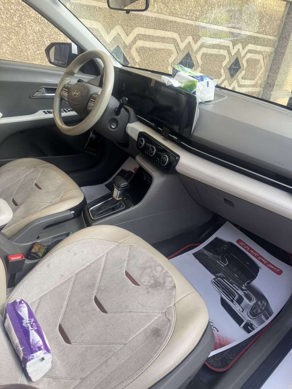 السلام عليكم للبيع اكسنت موديل 24 ماشية 55 خليجيه مكفولة من الصبغ والبارد بيها بنيد مبدل شركه فقط لاغير موصفاتها شاشة دجتل حساسات خلفية فتحة جلد مري شفط رقم اربيل السعر 140 وبيها مجال بسيط مكان السياره بغداد هـ***********
