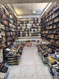 بيع بظاعة احذية متكاملة شلعة ٧٠٠ قطعة تقريبا بسعر مناسب للاستفسار ٠٧٥١...