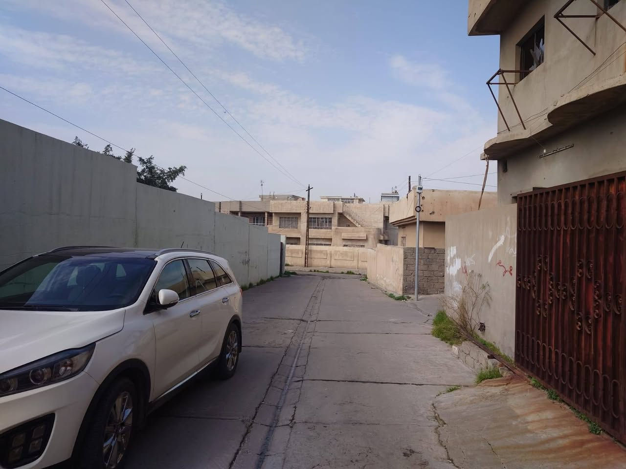 ⚜️عروض ( العصر الذهبي لتجارة العقارات والمقاولات )⚜️
____________________________________________________
🏠♦️ دار للبيع في حي الاعلام  ركن بناء 2012 مكون من اربع شقق على مساحة 150 متر كل شقة 75 متر وكل شقة 2 غرفة نوم وصالة ومطبخ وصحيات دار خلفي مساحة 150 متر واجهة 7 ونص طابقين  الطابق 1 (2غرفة نوم وهول واستقبال ومطبخ وصحيات)  طابق 2 (3 غرفة نوم وهول وصحيات ) للاستثمار 
___________________________________________________

📌التفاصيل

♦️مساحة (300 متر)

♦️واجهة ( 15 متر)
___________________________________________________
للاستفسار / مراجعة مكتب العصر الذهبي لتجارة العقارات والمقاولات أو الاتصال على الارقام التالية ⬇️

📱***********

📱***********

📱***********
____________________________________________________
🛑علما أن مكتبنا يحتوي على (👷مهندس استشاري للبناء والمقاولات/⚖️محامي مختص في ترويج وتعقيب المعاملات) لاتمام اعمالكم علي يد المختصين بها . 
____________________________________________________
⚜️موقع المكتب حي النور قرب اسواق عبد الحكيم.
