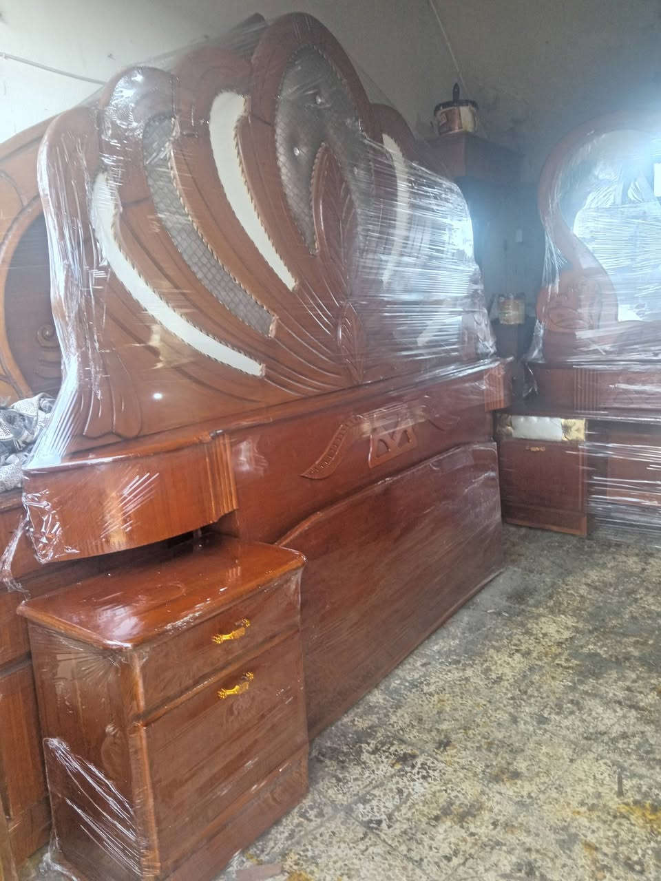 غرفه نوم السعد 400 وبيها مجال اتصال على هذا الرقم ***********
