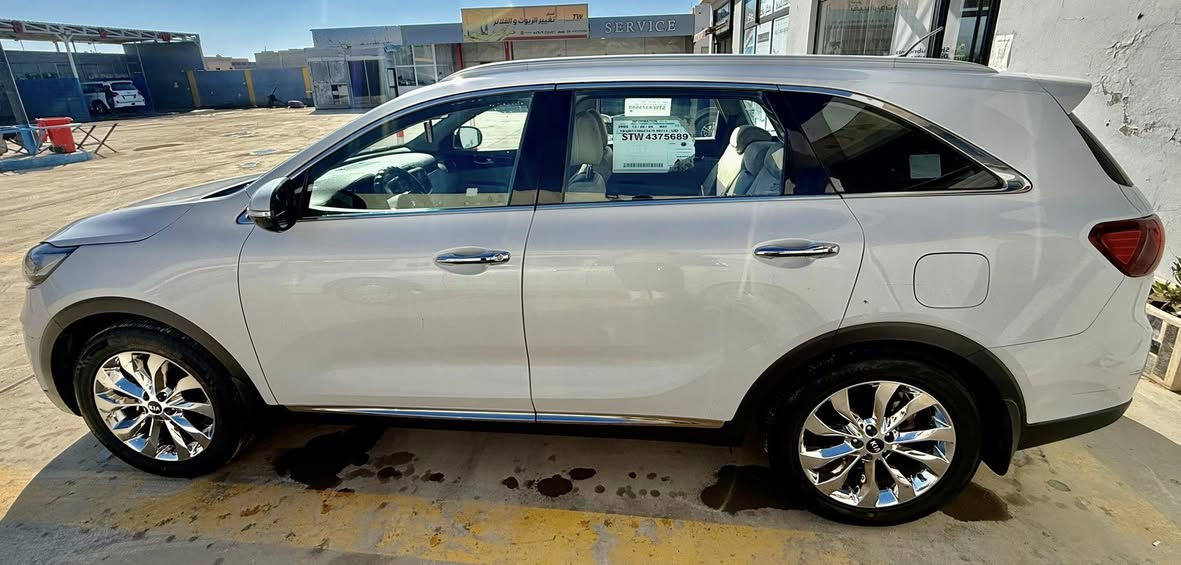 ‏للبيع كيا سورنتو موديل 2019 رقمها واسط مكفولة ماشية 111000 قابلة للزيادة المحرك أربعة سلندر وباقي المواصفات معروفة السعر 210 ورقة وبيها مجال الاتصال على الرقم ***********
