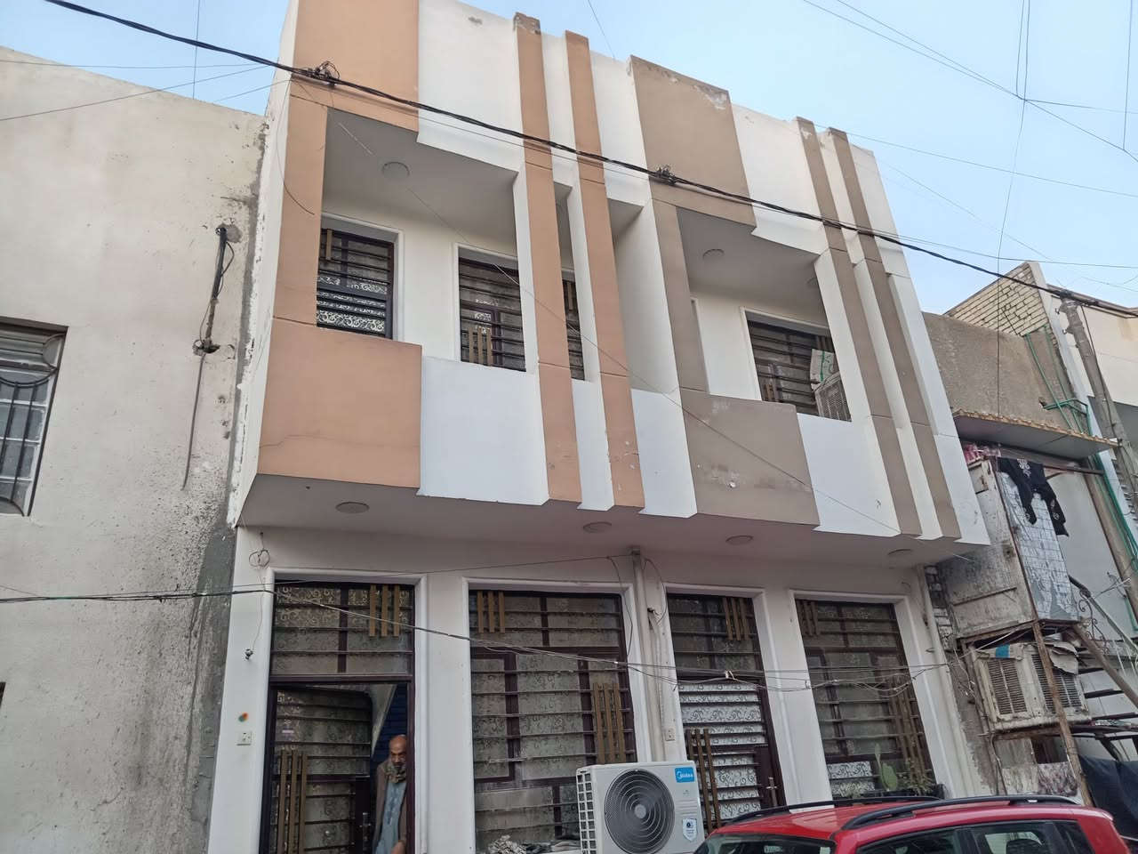 معروض مشتملات للبيع عدد ٢🏠🏠🏠🏠 المساحه ٤٤ متر جبهة.. ٤ يحتوي على ٣ غرف نوم مع صاله وحمامين المكان الحرية الأولى الكازينو.. الاتصال بمكتب مصطفى المعمار🌵🎄 *********** 🧱🧱
