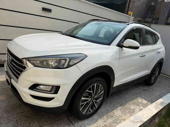 السلام عليكم 
للبيع توسان خليجي  مديل 2019 الكاصد فول مواصفات 1/1 
رقم بغداد الجديد 
مواصفات السياره 
بصمه تشغيل 
بصمه ابواب 
بانوراما 
كشن السايق كهرباء 
حساس امامي خلفي 
شاشه ابل كار بلي 
نفكيشن 
مودات القياده 
شاحن واير لس 
تحكمات ستيرن جهتين 
التحكم بارتفاع المصابيح الاماميه 
وبعد مواصفات التوسان المعروفه 
السياره ماشيه 87 الف حقيقي  ما بيها اي نقص عليها ادامه كامله 
السياره مكفول من الصبغ والبارد فقط بارد صغير على كد جف الايد في الباب خلف السائق من الاسفل 
سعر السياره 203 $ وبيها مجال بسيط حك الجيه 
مكان السياره بغداد الرصافه 
للاستفسار ***********
