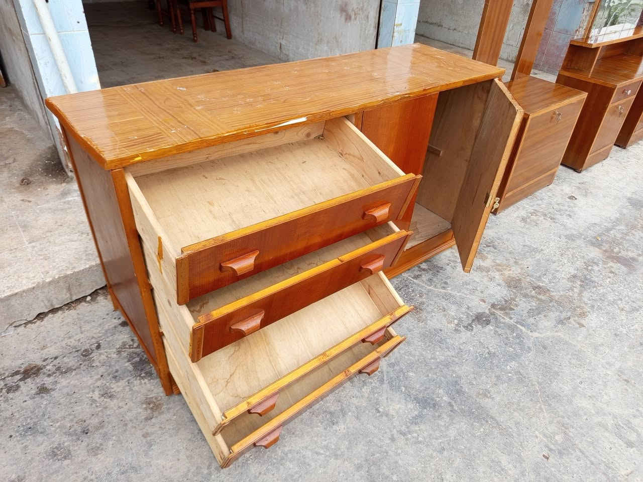 ميز تواليت مع زاويه شرط شرط النظافه سعرهم اثنينهم ٦٠ الف
مناميه شرط النظافه شغل ثقيل حيل سعرها ٦٠ الف
رفاعي يم طرشي الشفاء ***********
