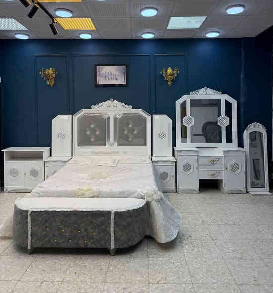 السعر: مليون دينار فقط غرفة جديدة و جاهزة
📞 للحجز والاستفسار واتساب: ***********

🛏️ غرفة نوم فخمة – خشب خفيف سوكي درجة اقتصادية طابق واحد
•خشب داخل معاكس 3ملم – خارج تحفير SNS انديف 5ملم
• صبغ حراري درجة أولى
• كنتور 6 أبواب – 9 قطع كاملة
• السرير بلاويد أسود (6 أرجل)
• قياس الكنتور: ارتفاع 2.40 × عرض 3.20

✨ الإضافات:
• دوشك: 135 ألف
• شازلون مقعد: 50 ألف
• شازلون مخزن: 75 ألف
• طابورية: 15 ألف
• زاوية تصميم كنتوري بنفس ارتفاع الكنتور

🚚 التوصيل:
• بغداد: توصيل وشد مجاني (الأطراف 50 ألف)
• المحافظات: حسب البعد
