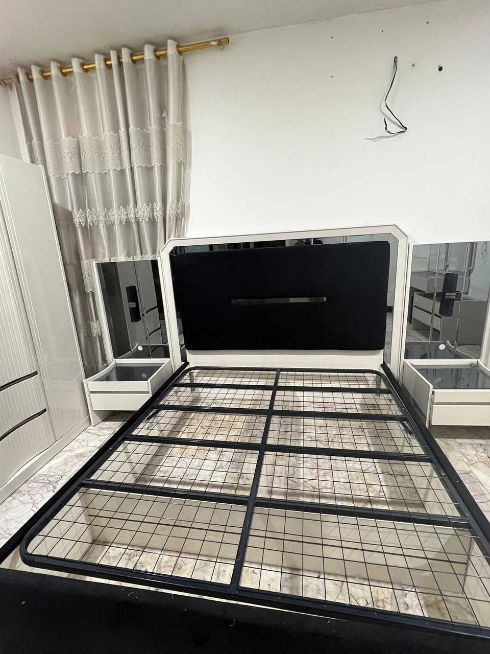 سلام عليكم غرفه يطالي شكل تركي 11قطعه السعر مليونين ونص العنوان جكوك *********** وأي ستفسار ع خاص
