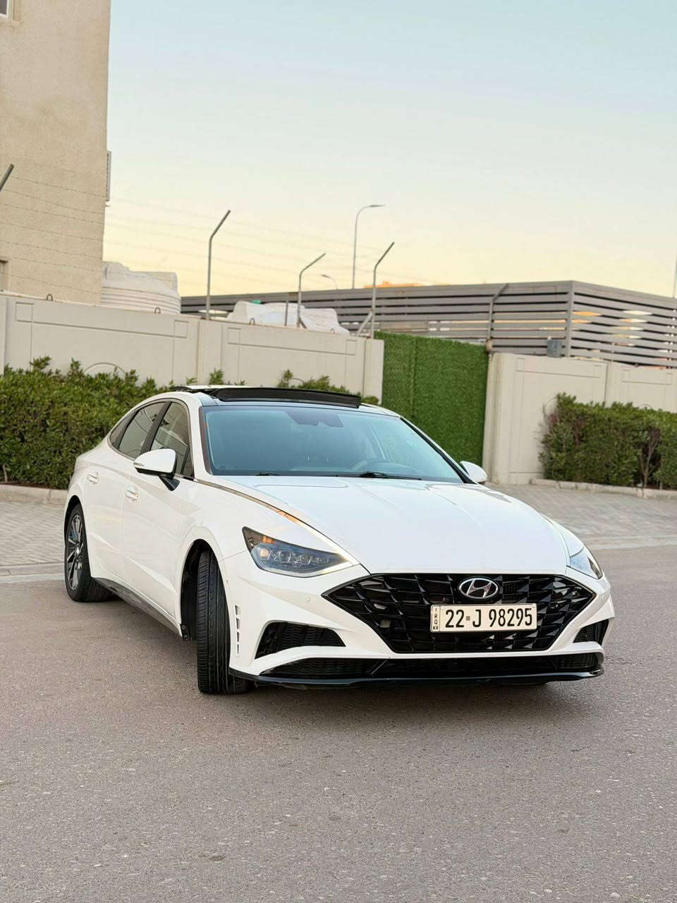 سلام عليكم سوناتا للبيع موديل 22وارد امريكي حادث مابيها فقط دعاميه فول مواصفات واحد على واحد  مكينه 1600تيربو جهازه من كلشي مكاني البصره الزبير 
السعر 175
*********** مكلف بنشر
