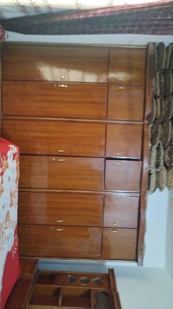 للبيع غرفه مسرح حطاطه سته ابواب
المكان فلوجه 

للتواصل علا الرقم***********
