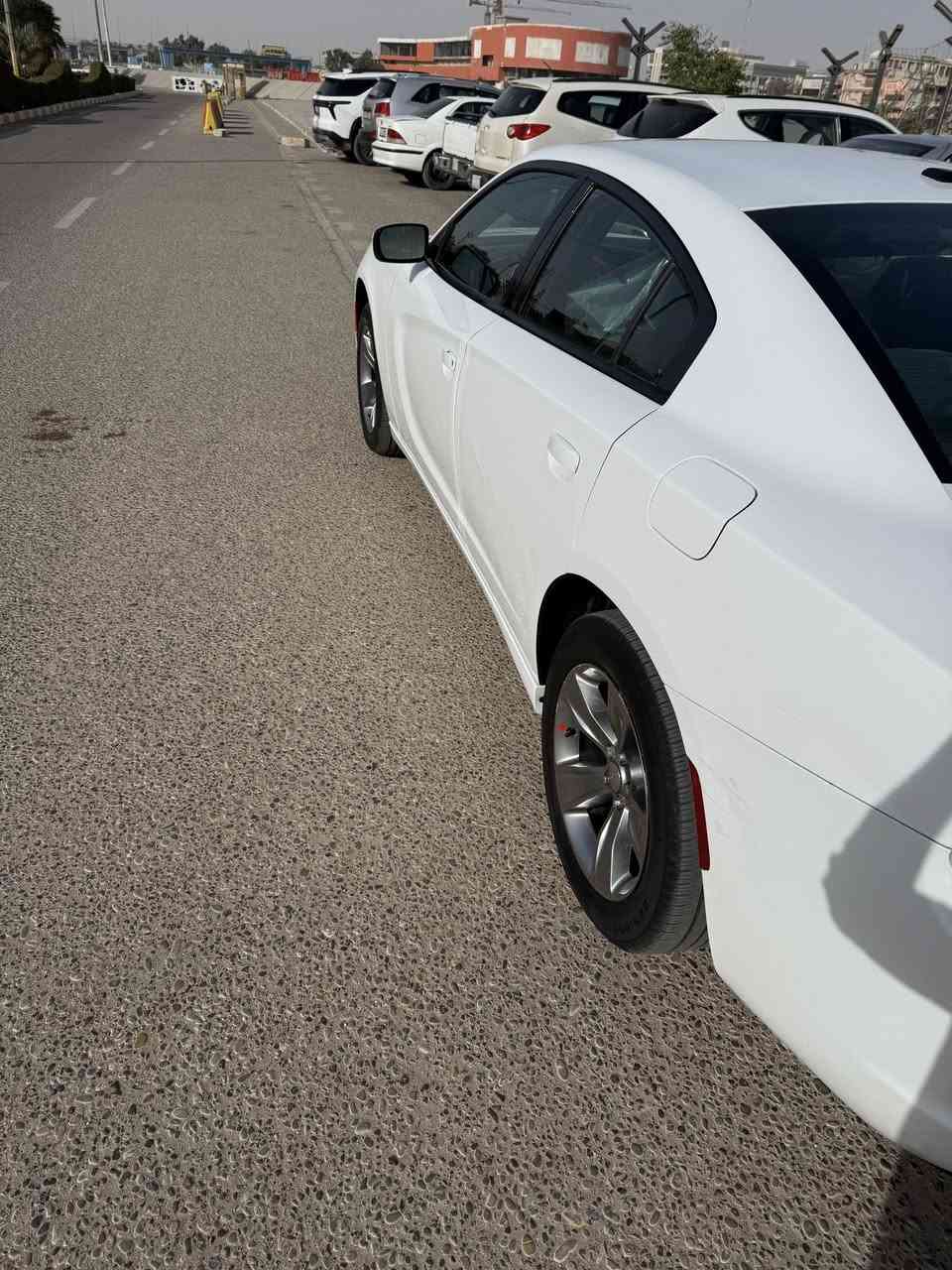 سلام عليكم جارجر 2015 SXT
رقم ربيل بسمي جديد هزه جديده 

ألون بيض 🥚 مكفول من ضربه وصبغ ولفتح بيه حالوب قليل مابين 

محرك 3600 كير 8نمر تخم تاير جديد

حداديه جديده كشنات حظن شاشه كامره دواره عينه 260 توويل 

مكان سياره عماره مركز المدينه 

هاذ رقمي بي وساب ***********
