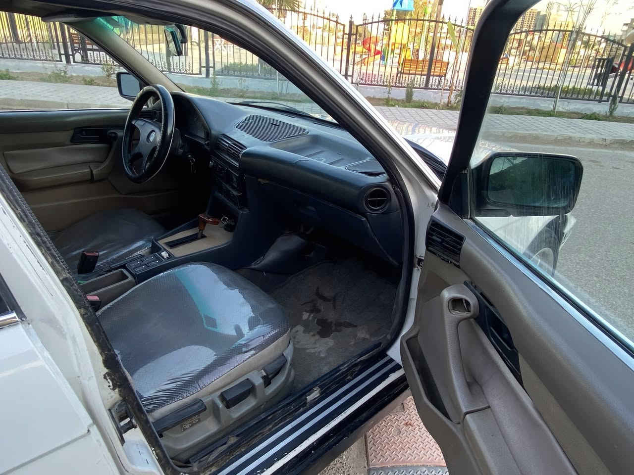 للبيع فقط 520 مفتوح كير اوتو
موديل1990
صدر امامي خلفي جديد
ويل ام وتخم تاير جديد 
السياره بدون حادث ولا خياس 
4 جام كهرباء 
كهربائيات ع البلاد بعدهن 
رقم بغداد سنويه جديده وهزه جديده بسمي 
تحويل مباشر مكاني بغداد السيديه 
السعر 43 وبيها مجال 
***********
